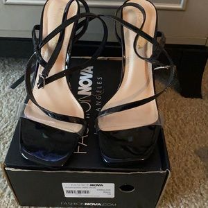FashionNova Something More Heeled Sandal Sz 10